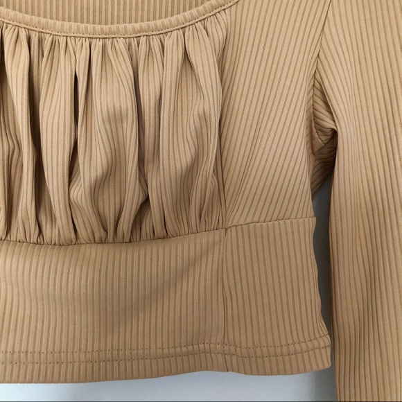 Beige Ruched Long Sleeved Tee🏷✨ - Picture 3 of 5